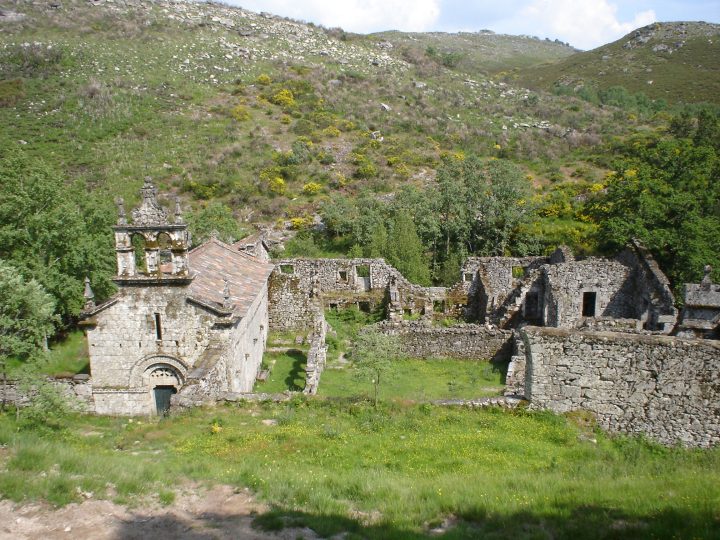 Pitões das Júnias: O Cenário de Neve Mais Pitoresco do País