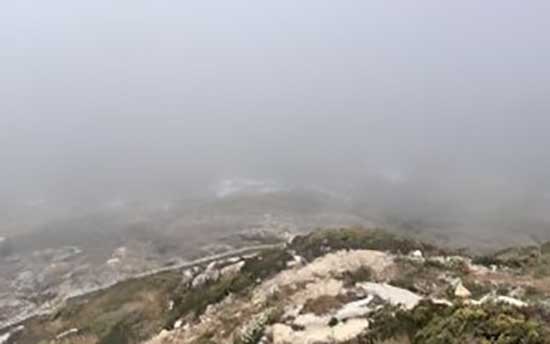 Baiona: O Castelo com Neblina no Atlântico