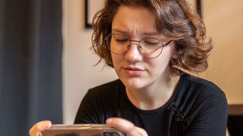 Conectados o tempo todo, sozinhos ao mesmo tempo